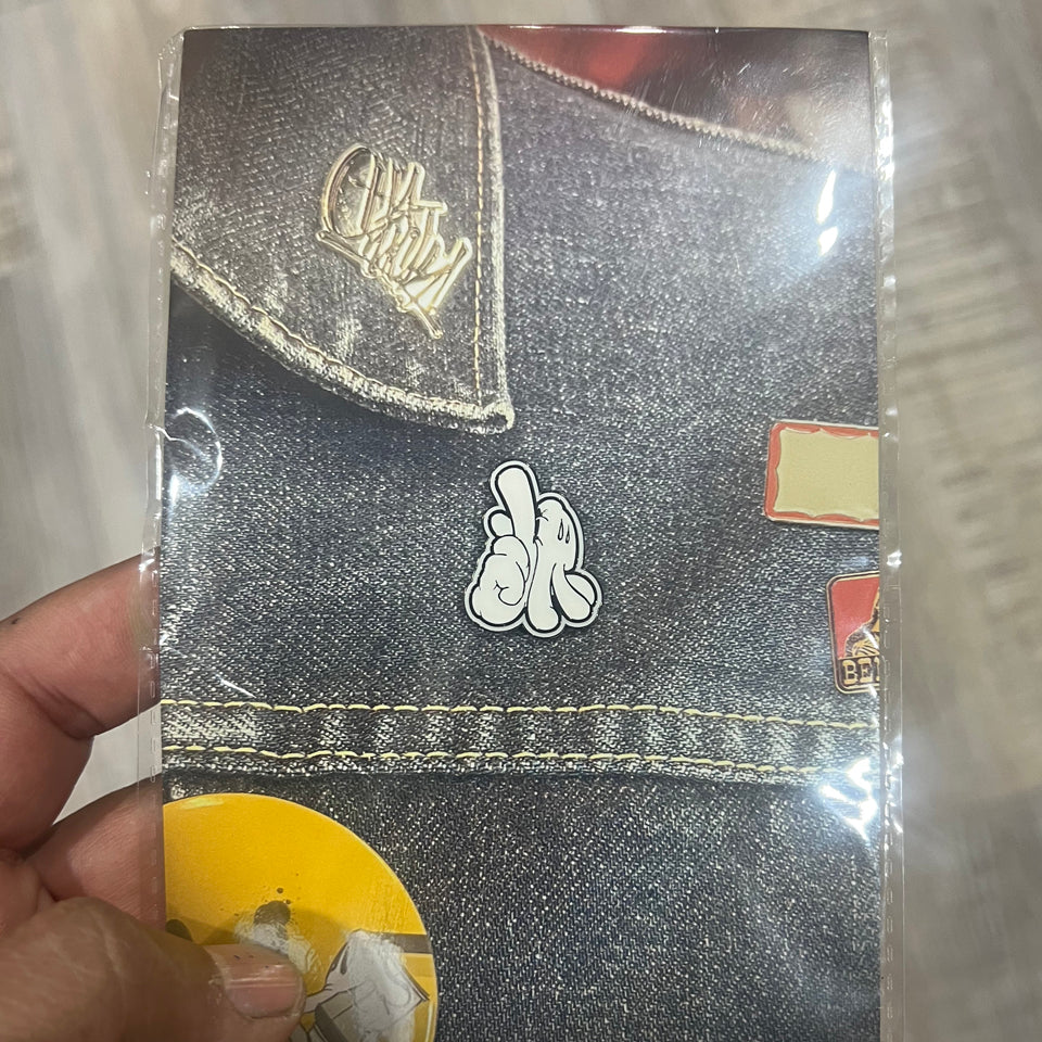 LA HANDS PIN - WHITE