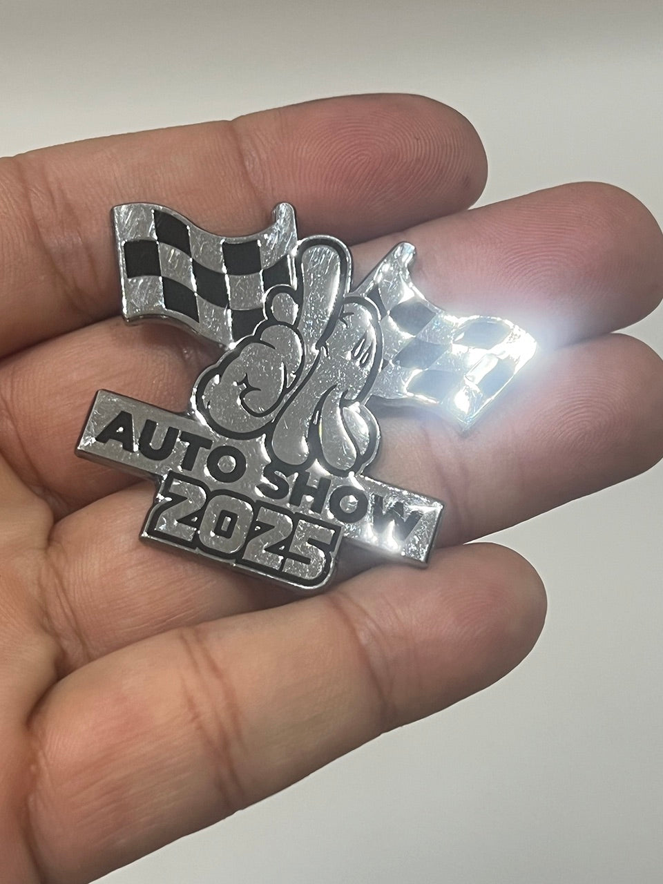 COMMEMORATIVE CLASSIC LA RACER PIN: LA AUTO SHOW EXCLUSIVE