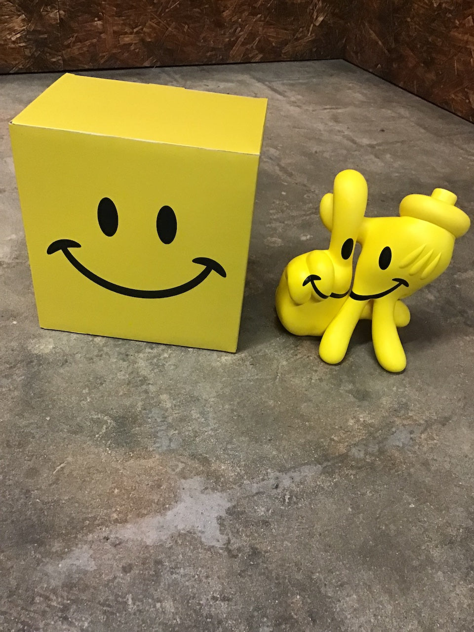 LA HANDS VINYL FIGURE: LA LA LAND ALL YELLOW EDITION