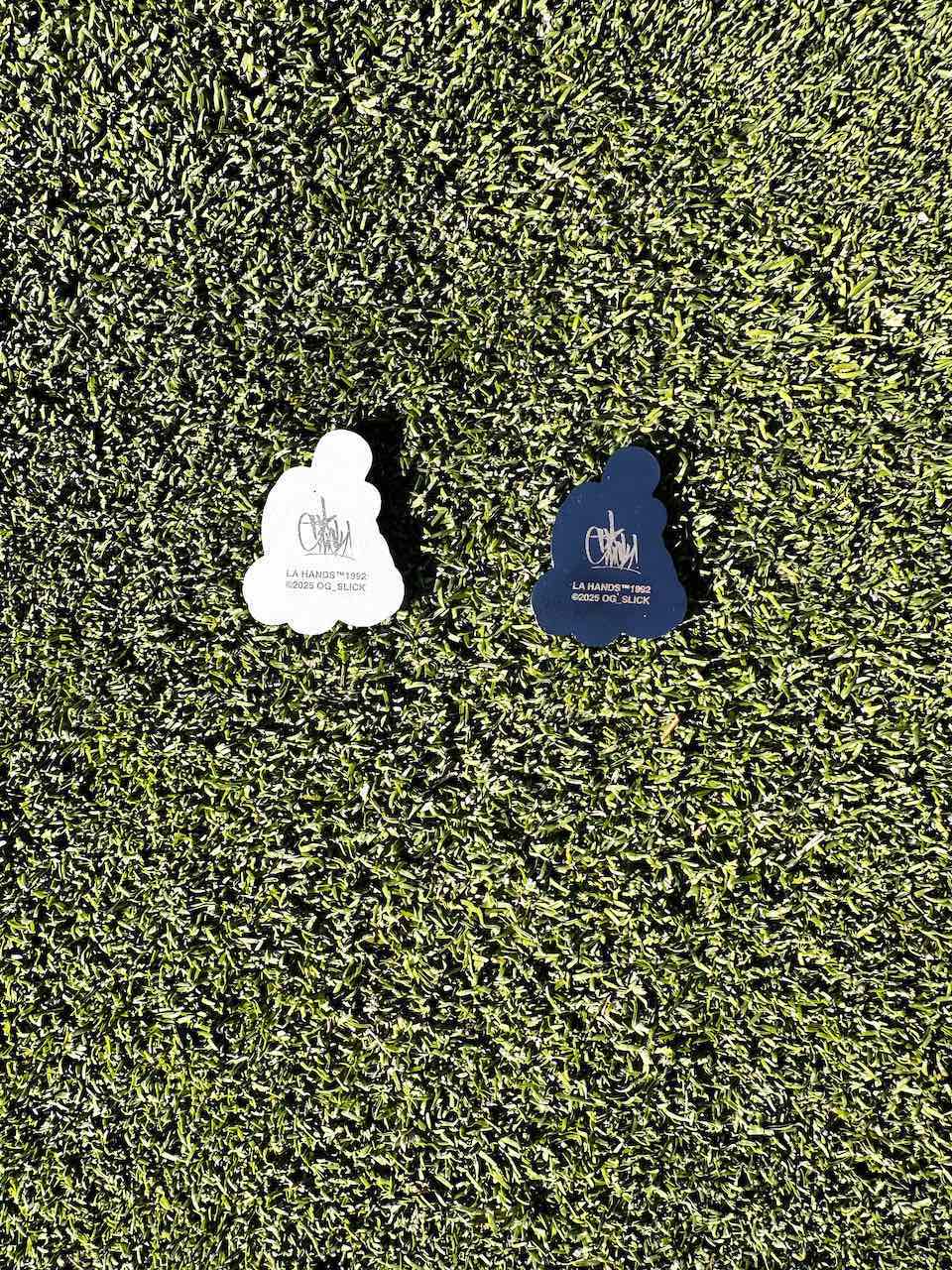 LA HANDS GOLF MARKER AND CLIP: WHITE AND CHROME SILVER SET